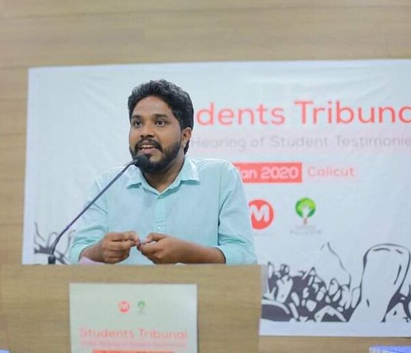 ere are 5 SEO titles under 56 characters each: Kerala Court Grants Bail to Maktoob Media Editor