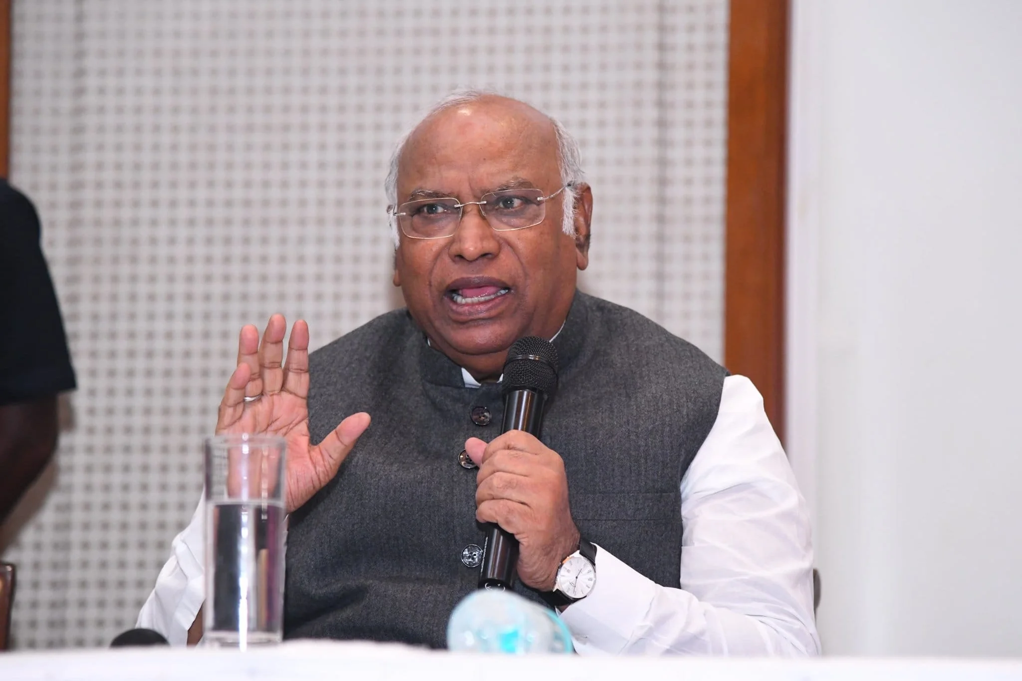 kharge 1