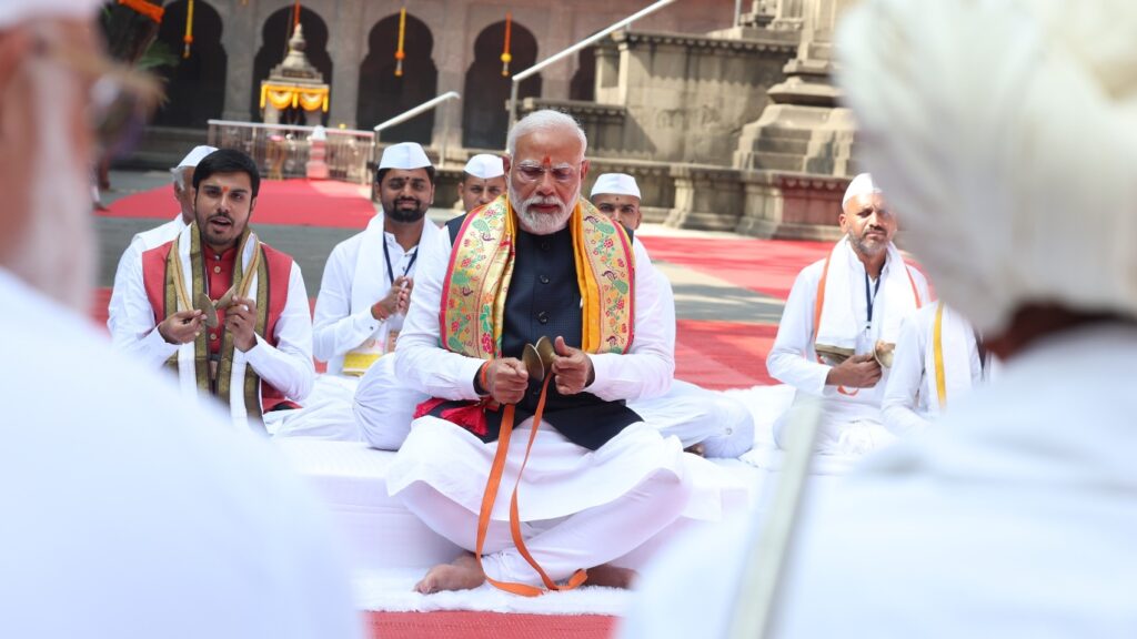 Prime Minister Modi Visits Lepakshi's Veerbhadra Temple Ahead of ...