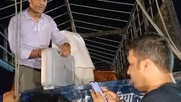 Mini truck with EVMs Caught in UP; SP Candidate raises alarm