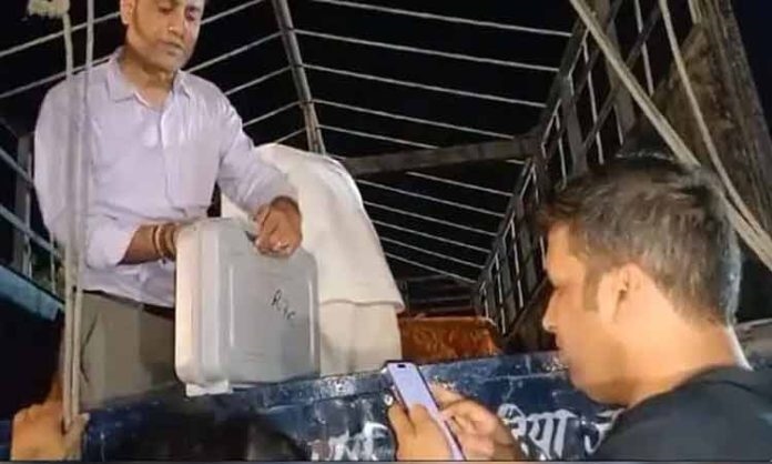 Mini truck with EVMs Caught in UP; SP Candidate raises alarm