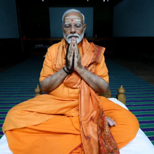 pm modi meditation
