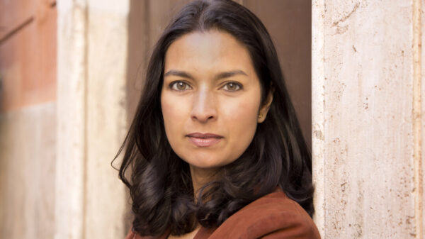 Author Jhumpa Lahiri Returns Award to NY Museum That Fired Worker for Wearing Keffiyeh