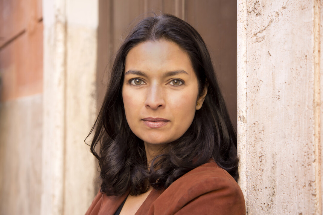 Author Jhumpa Lahiri Returns Award to NY Museum That Fired Worker for Wearing Keffiyeh