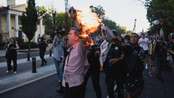 Former CBS Journalist Sets Himself on Fire to Protest U.S. Media Coverage on Gaza