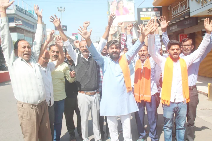 Sachin Sirohi Meerut Mosque Hanuman Chalisa