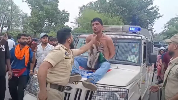 Theft Suspect Paraded with Shoe Garland and Made to Sit on Moving Police Vehicle in Jammu; Police Launch Inquiry