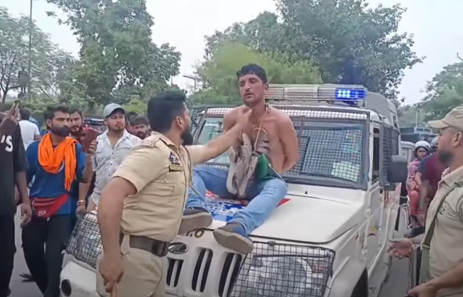 Theft Suspect Paraded with Shoe Garland and Made to Sit on Moving Police Vehicle in Jammu; Police Launch Inquiry