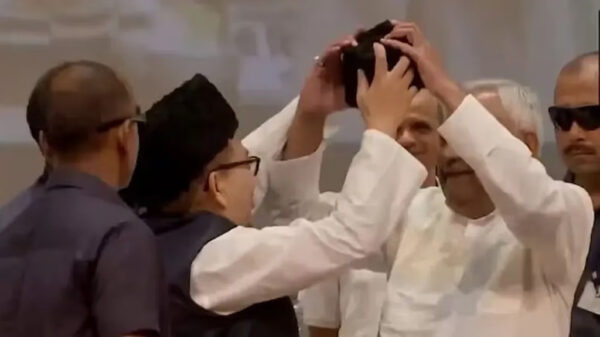 nitish kumar topi