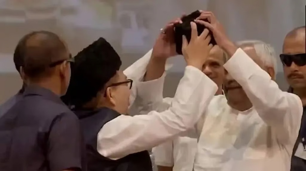 nitish kumar topi