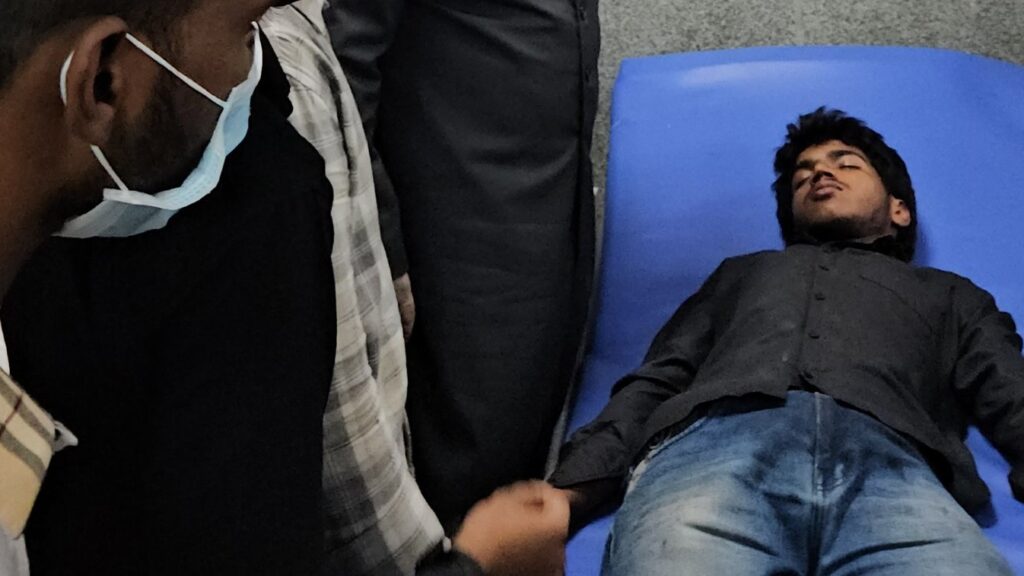Muslim Delivery Boy Assaulted Over Religion in Hyderabad's Old City, Case Registered 59 Muslim Delivery Boy Assaulted Over Religion in Hyderabad's Old City, Case Registered