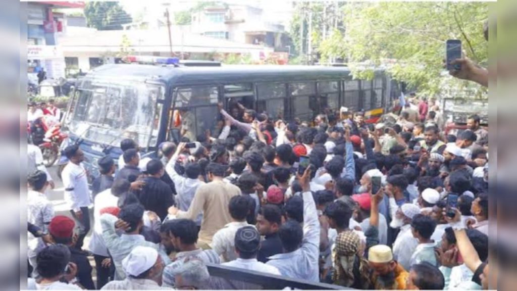 ‘We Will Fill the Jails, Not Give Up Our Faith’: 2,000 Detained in Jalgaon’s Peaceful Anti-Waqf Act Stir 59 Jalgaon