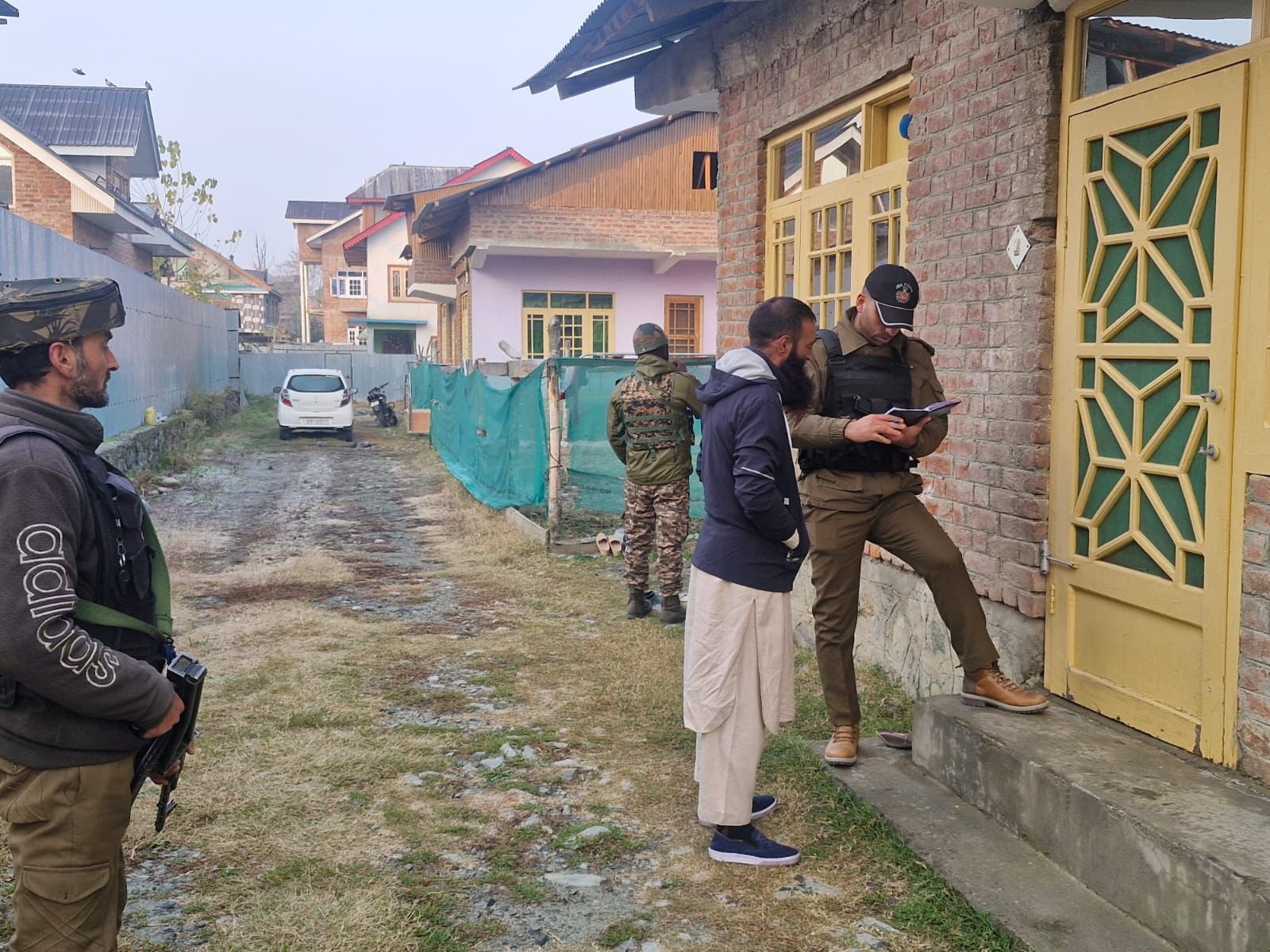 J&K Police Conduct Sweeping Raids Across Kulgam, Sopore, and Shopian Targeting Jamaat-e-Islami