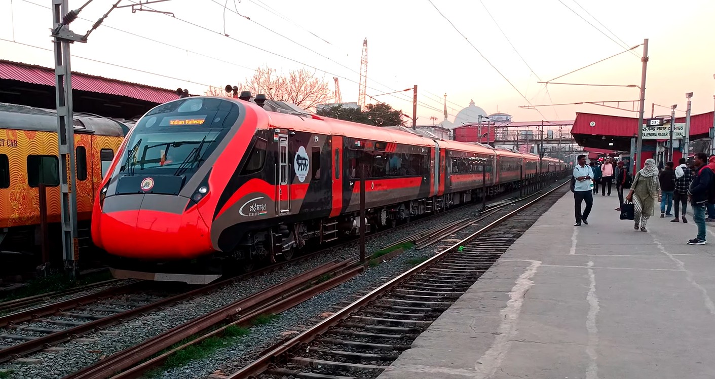 Kerala CM Slams Railways for ‘RSS Song’ at Vande Bharat Event, BJP Defends Students