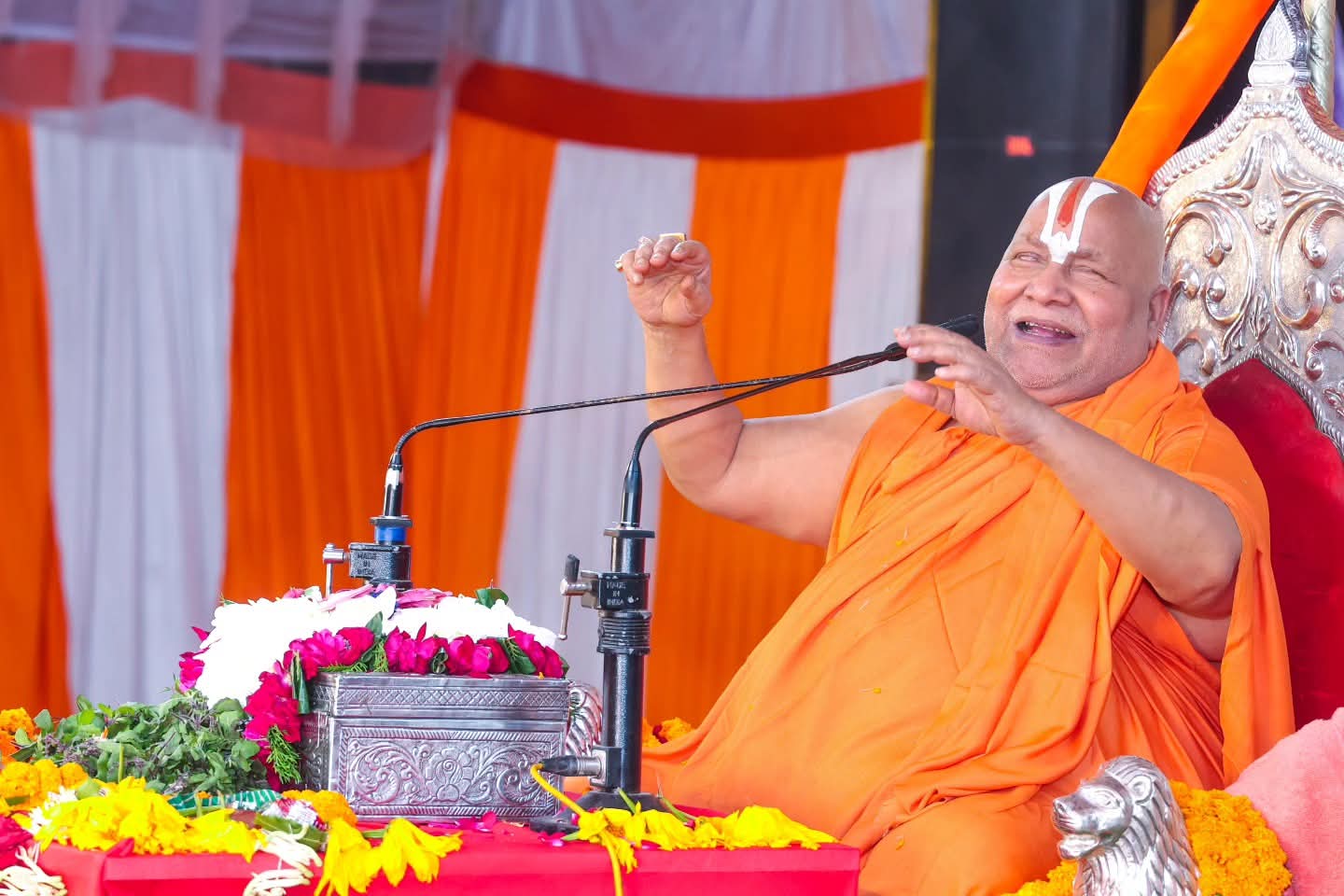 “Scrap SC/ST Act”: Jagadguru Rambhadracharya Sparks Row, Attacks Opposition for Skipping Ayodhya Temple Visit
