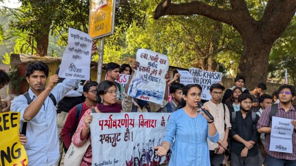 Stop the Drama, Act on Pollution Scientists, Students Protest Delhi’s Toxic Air at Jantar Mantar