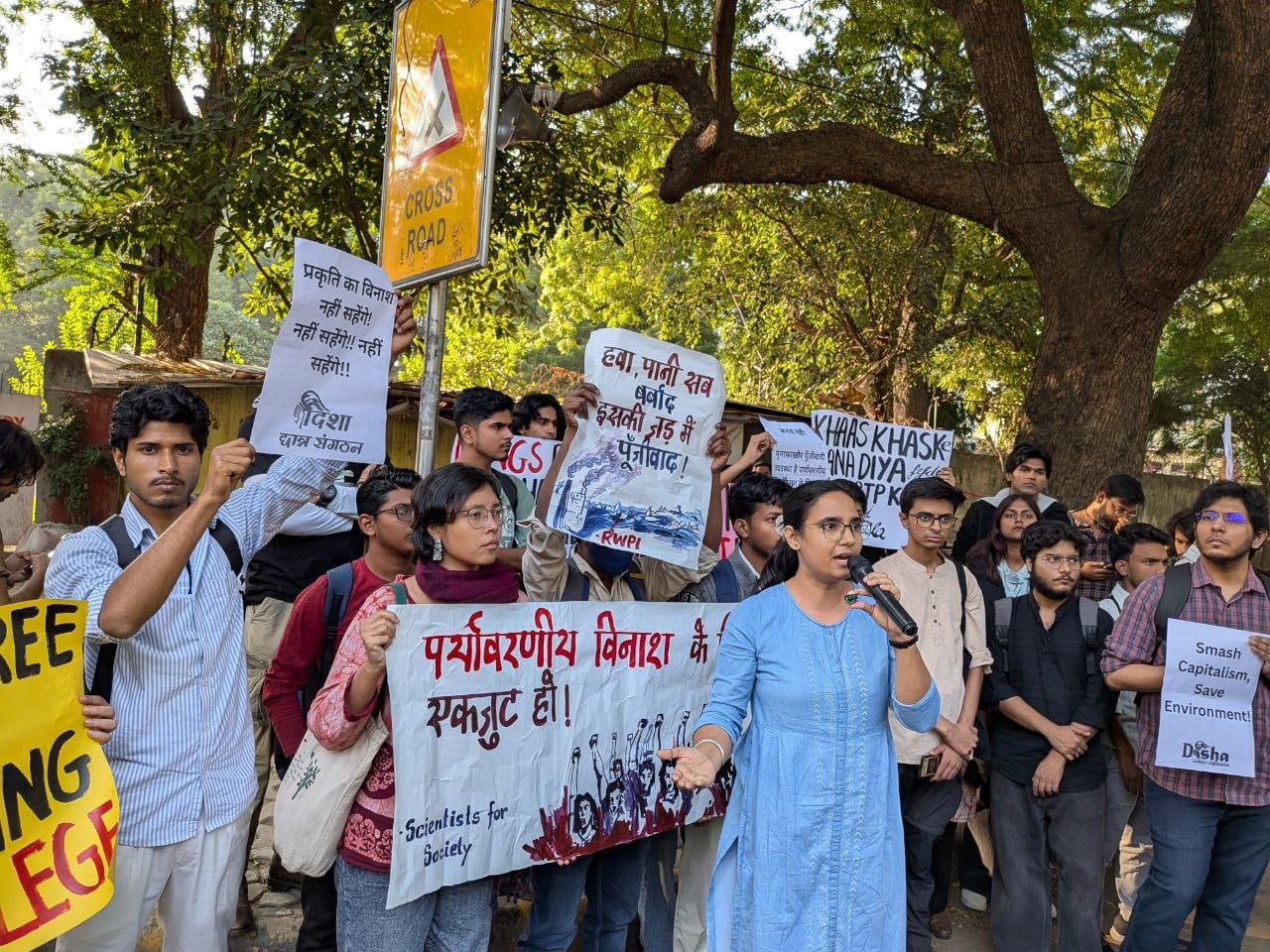 Stop the Drama, Act on Pollution Scientists, Students Protest Delhi’s Toxic Air at Jantar Mantar