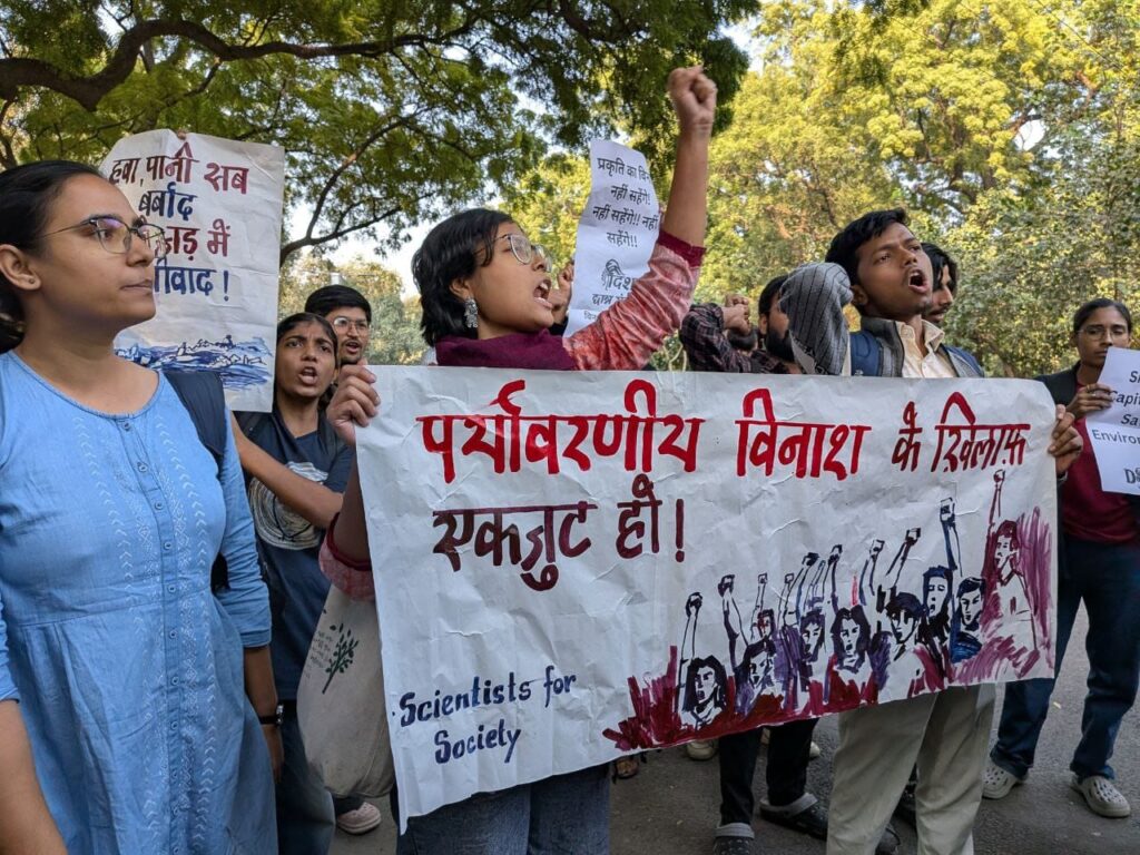 Stop the Drama, Act on Pollution Scientists, Students Protest Delhi’s Toxic Air at Jantar Mantar