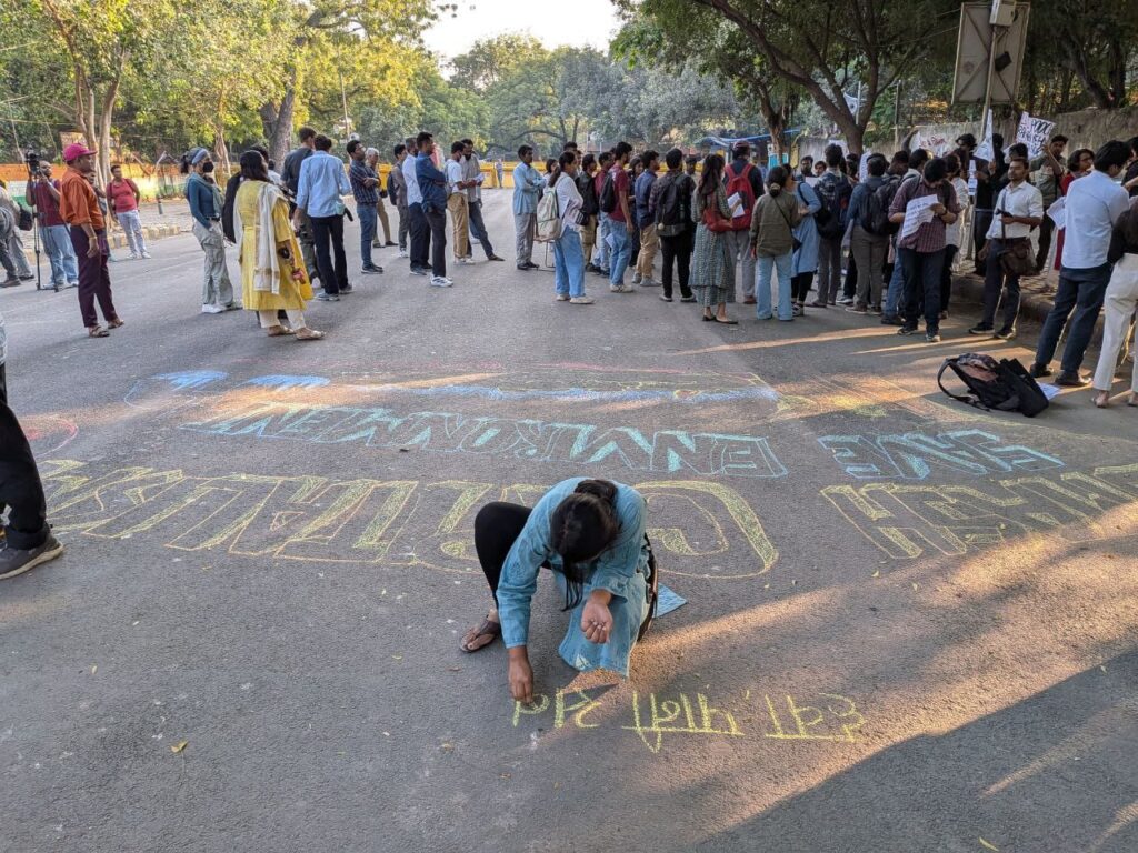 Stop the Drama, Act on Pollution Scientists, Students Protest Delhi’s Toxic Air at Jantar Mantar