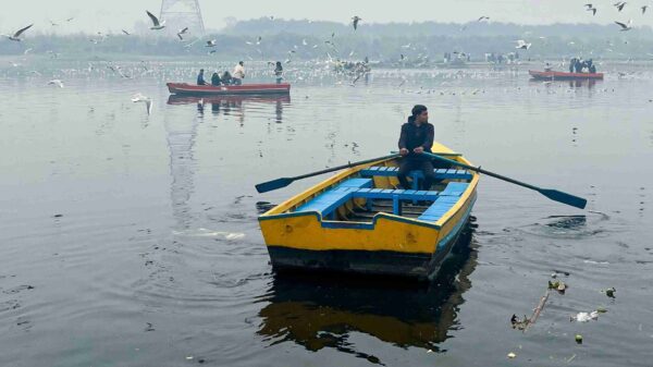 “Leave Delhi If You Can”: Former AIIMS Pulmonologist Warns as Toxic Air Hits ‘Severe’ Levels