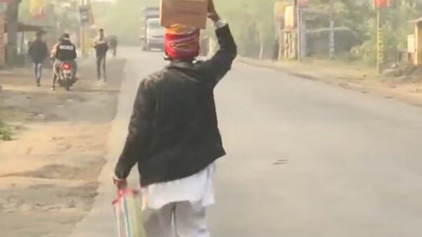 Viral Video Shows Man Carrying Bricks for Proposed ‘Babri Masjid’; Security Tightened in Murshidabad 6 Humayun Kabir Babri