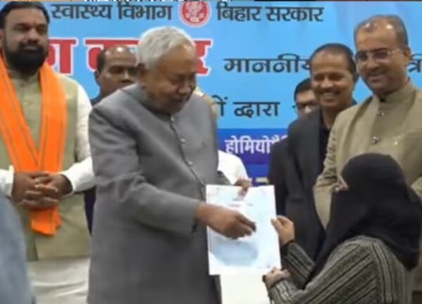 nitish kumar hijab nusrat parveen