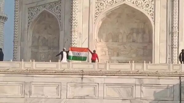 Republic Day: Hindu Mahasabha Hoists Flag at Taj Mahal