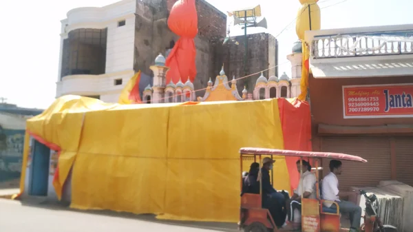 Authorities in Shahjahanpur cover 48 mosques and mazars with tarpaulin ahead of the traditional Juta Maar Holi procession amid tight security.
