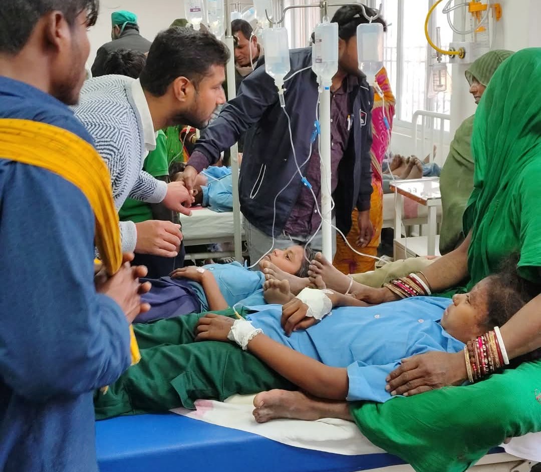 Over 70 Students Fall Ill After Mid-Day Meal at Karu Tola School in Bihar; Lizard Suspected in Food