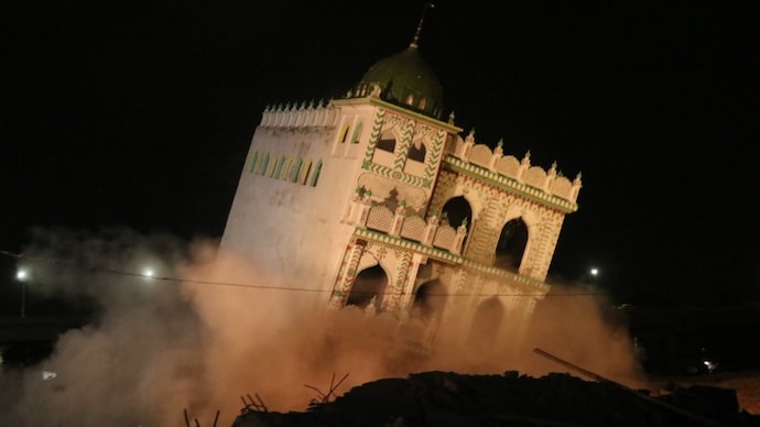 Supreme Court refuses to hear Akbar Nagar residents’ plea on voter roll exclusion, directs District Election Officer to verify facts.