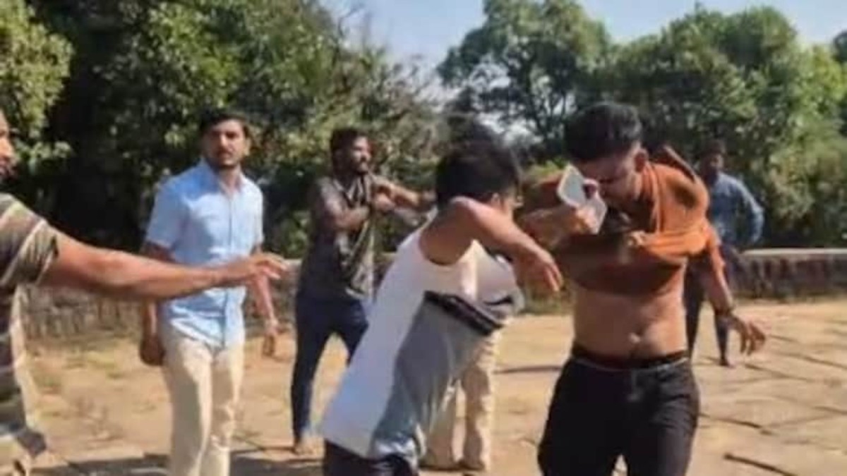 Pre-wedding photoshoot near Karnataka' sBettada Bhairaveshwara Temple turns violent; 7 locals arrested for assaulting photographers.
