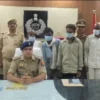 Shravasti police arrested four men while they allegedly prepared to slaughter a cow in Malhipur. Weapons and slaughter materials were seized.