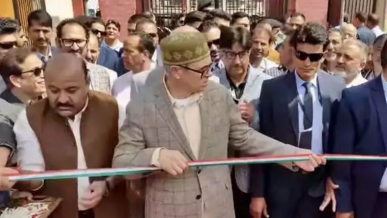“Take It Down and Handle It With Respect”: J&K CM Omar Abdullah Refuses to Cut Tricolour-Coloured Ribbon at Srinagar Event