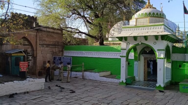 Petitioner Claims Kamal Maula Mosque Is Ancient Saraswati Temple Built by Raja Bhoj in Madhya Pradesh High Court 2 Petitioner Claims Kamal Maula Mosque Is Ancient Saraswati Temple Built by Raja Bhoj in Madhya Pradesh High Court