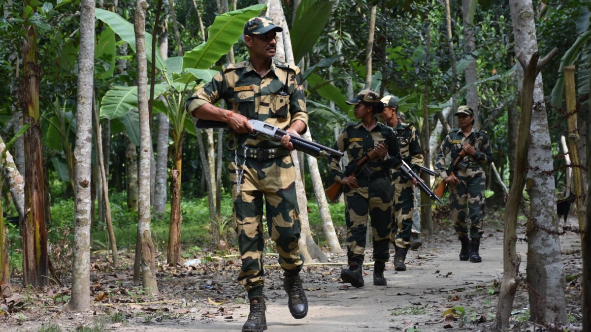 India’s BSF shot dead 41-year-old Ali Hossain after he crossed 500 metres into Indian territory at Dhabolguri border. The incident comes amid rising infiltration attempts along the India-Bangladesh border, with thousands apprehended in recent years.