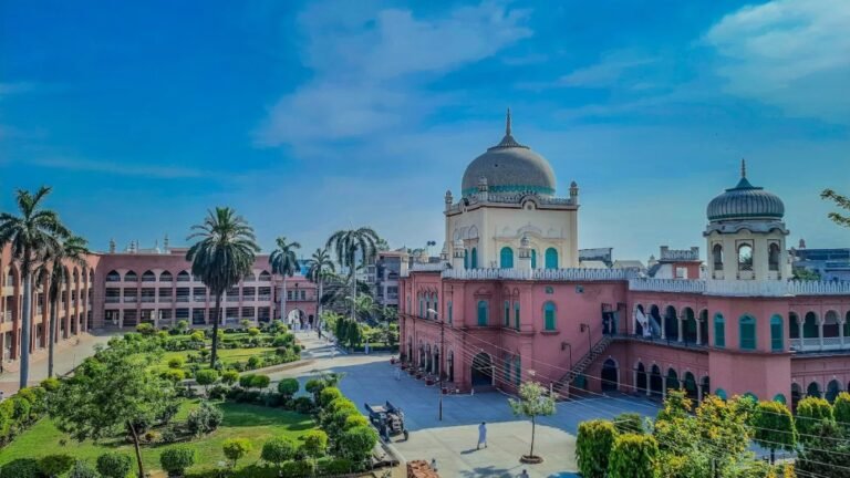 Darul Uloom Deoband Bans Smartphones to Enforce Discipline Among Students