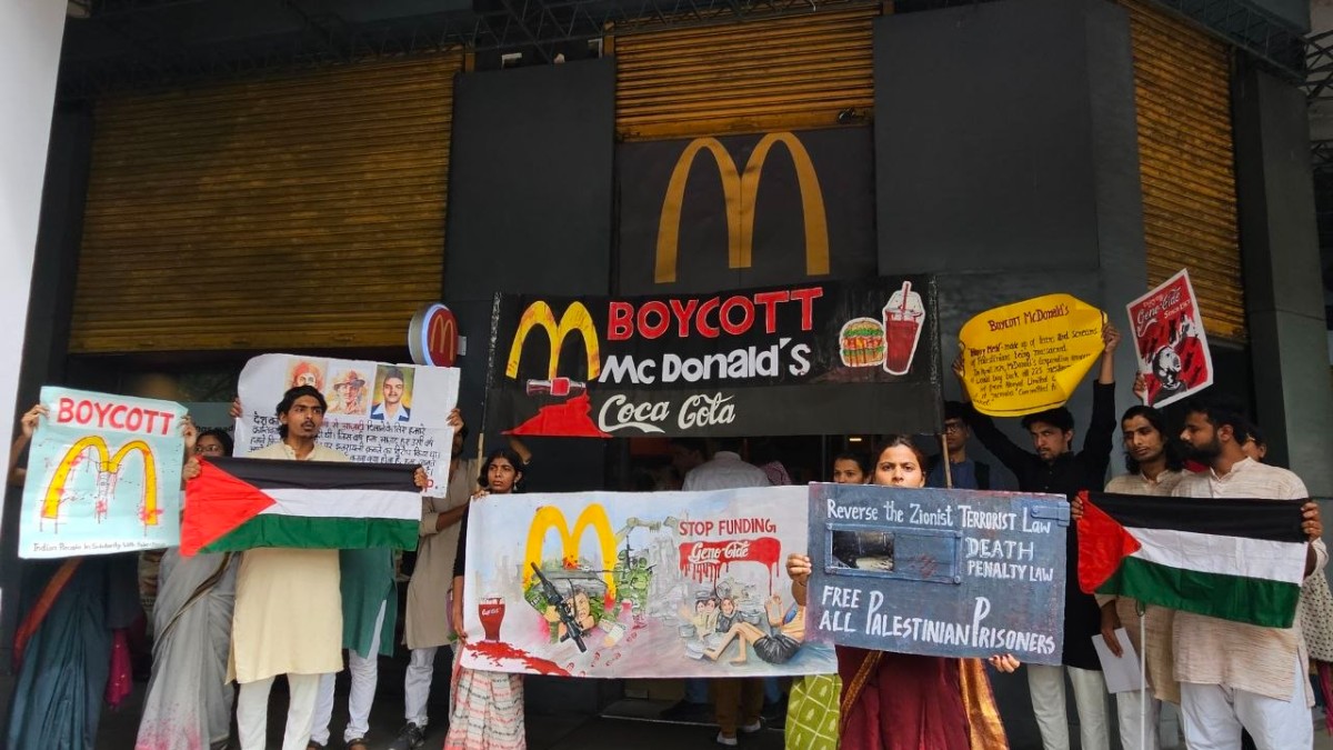 Pro-Palestine protesters (IPSP) in Delhi call for boycott of McDonald’s and Coca-Cola as part of the global BDS campaign.