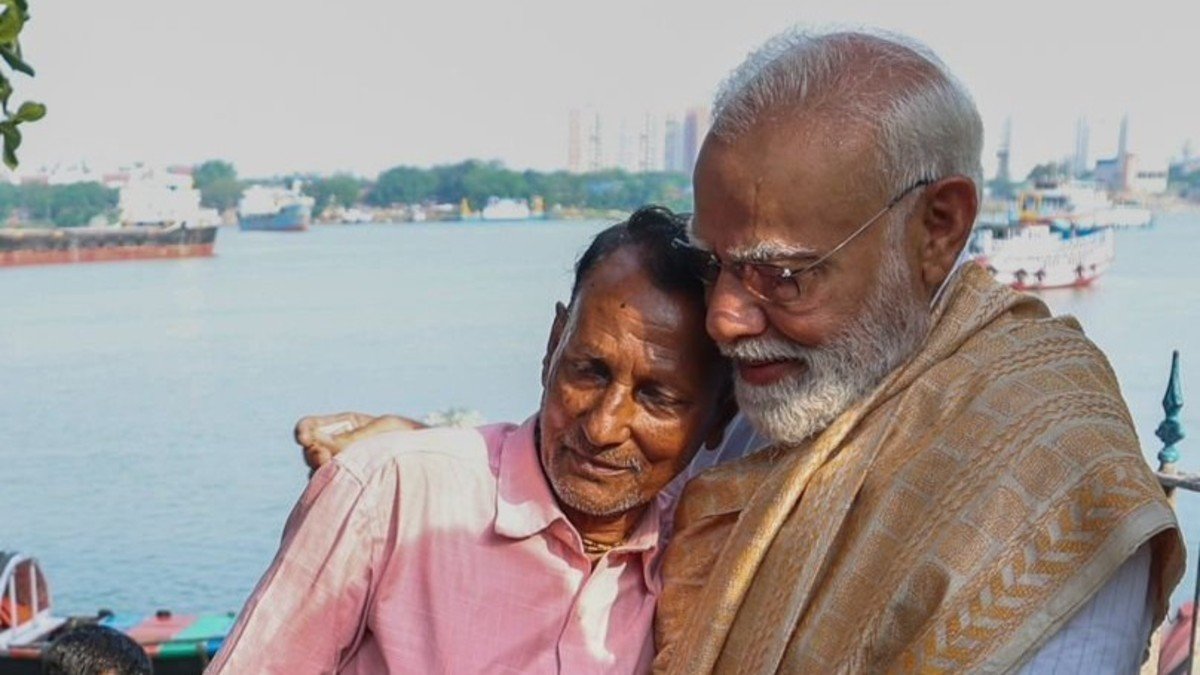 Modi interacts with boatmen in Kolkata, calls for harmony during election campaign visit.