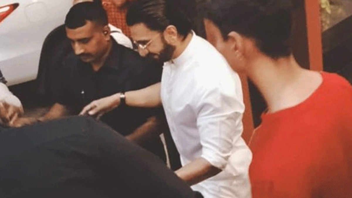 Ranveer Singh visits Nagpur, meets Mohan Bhagwat and pays tribute to RSS founders.