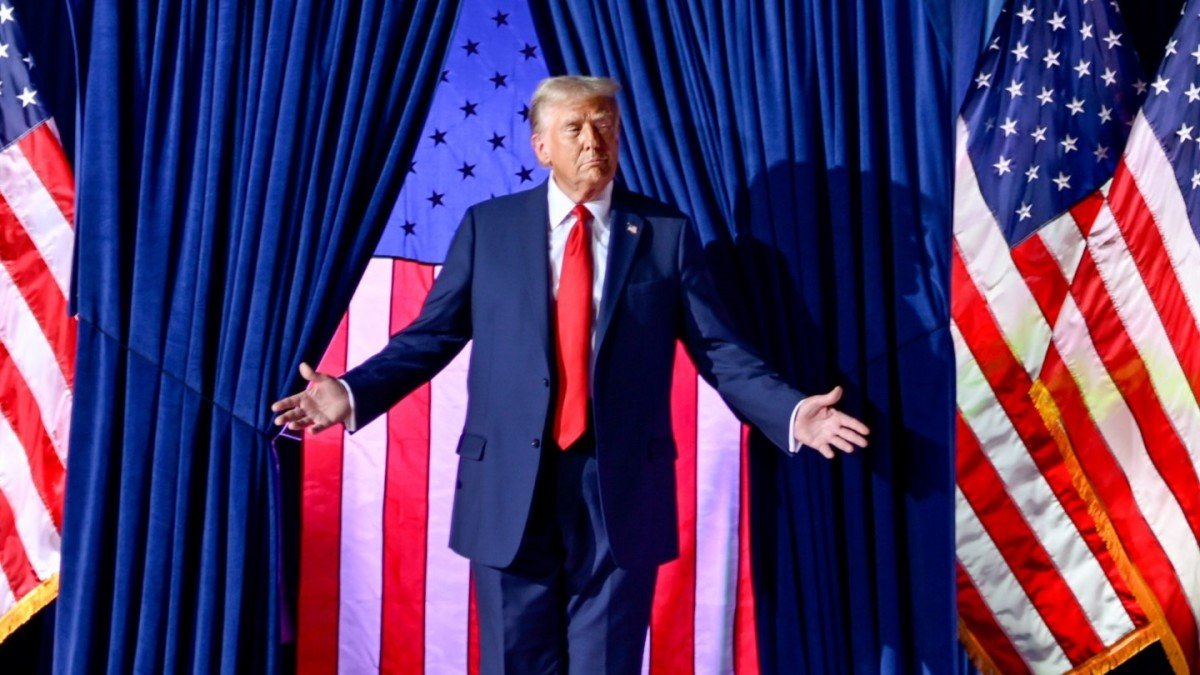 Security scare at White House Correspondents’ Dinner triggers panic as Donald Trump, Melania evacuated and suspect detained.