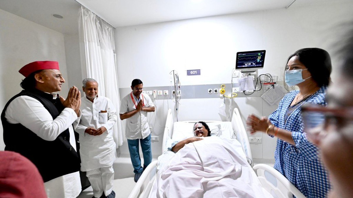 Burn injuries to Anupama Jaiswal during protest; Akhilesh Yadav meets her in hospital.