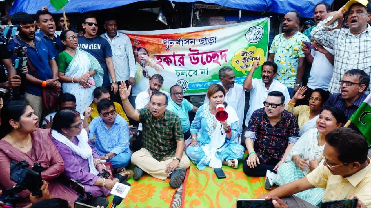 TMC Protests Rail Evictions in Kolkata; Slams BJP’s ‘Bulldozer’ Policy