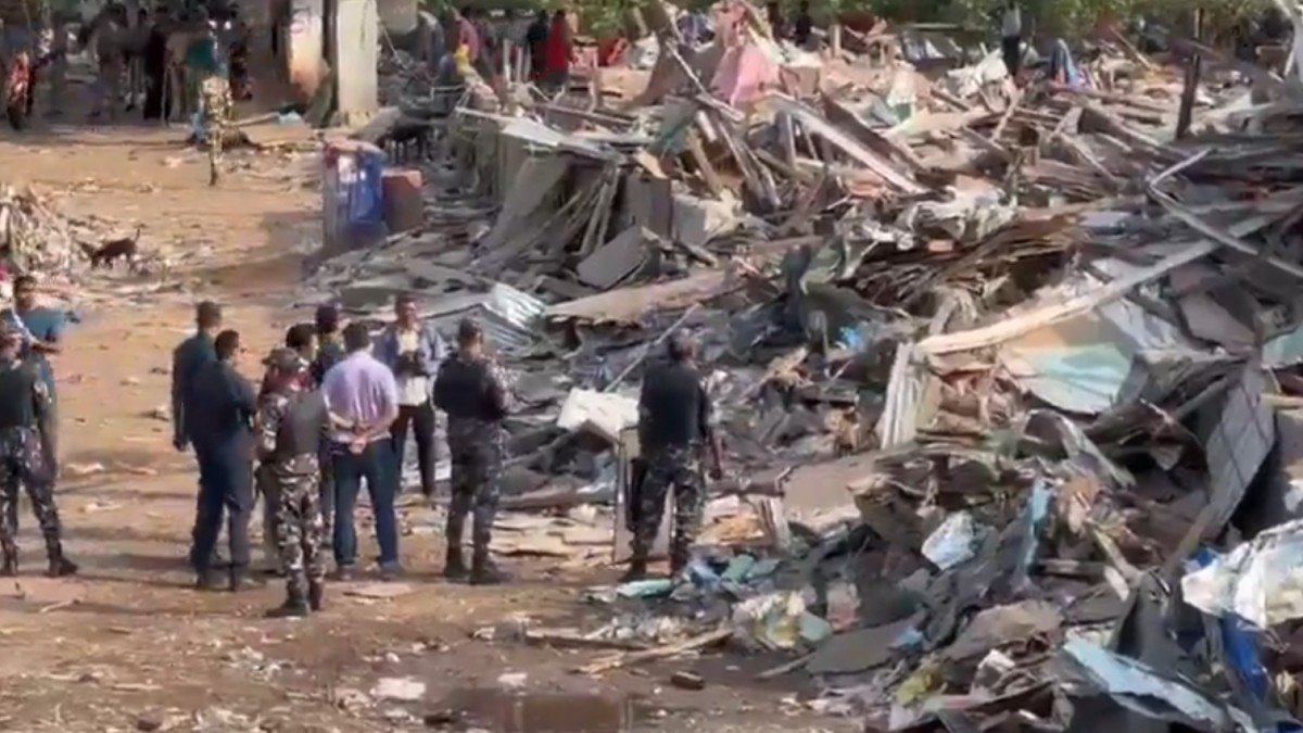Western Railway Says 85% of “Illegal Structures” Near Bandra’s Garib Nagar Demolished