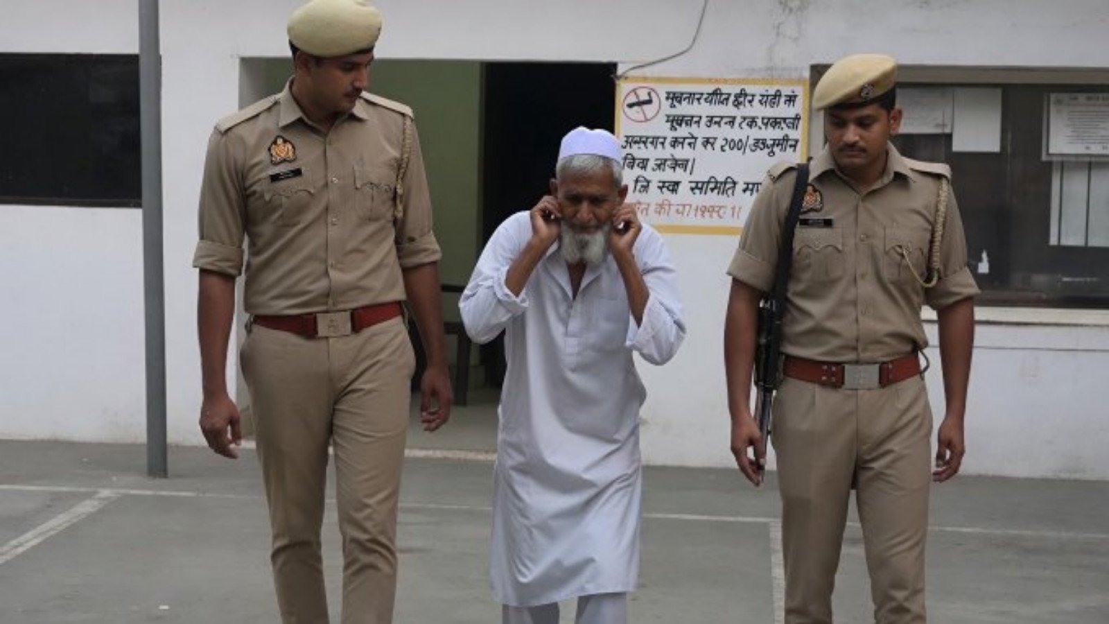 Meerut: Elderly Muslim Man Arrested Over ‘Gunda’ Remarks Against PM Modi, CM Yogi; Seen Limping at Police Station