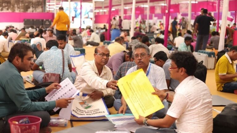 Delhi Begins SIR Groundwork, Govt Staff Told to Verify Names in 2002 Voter List