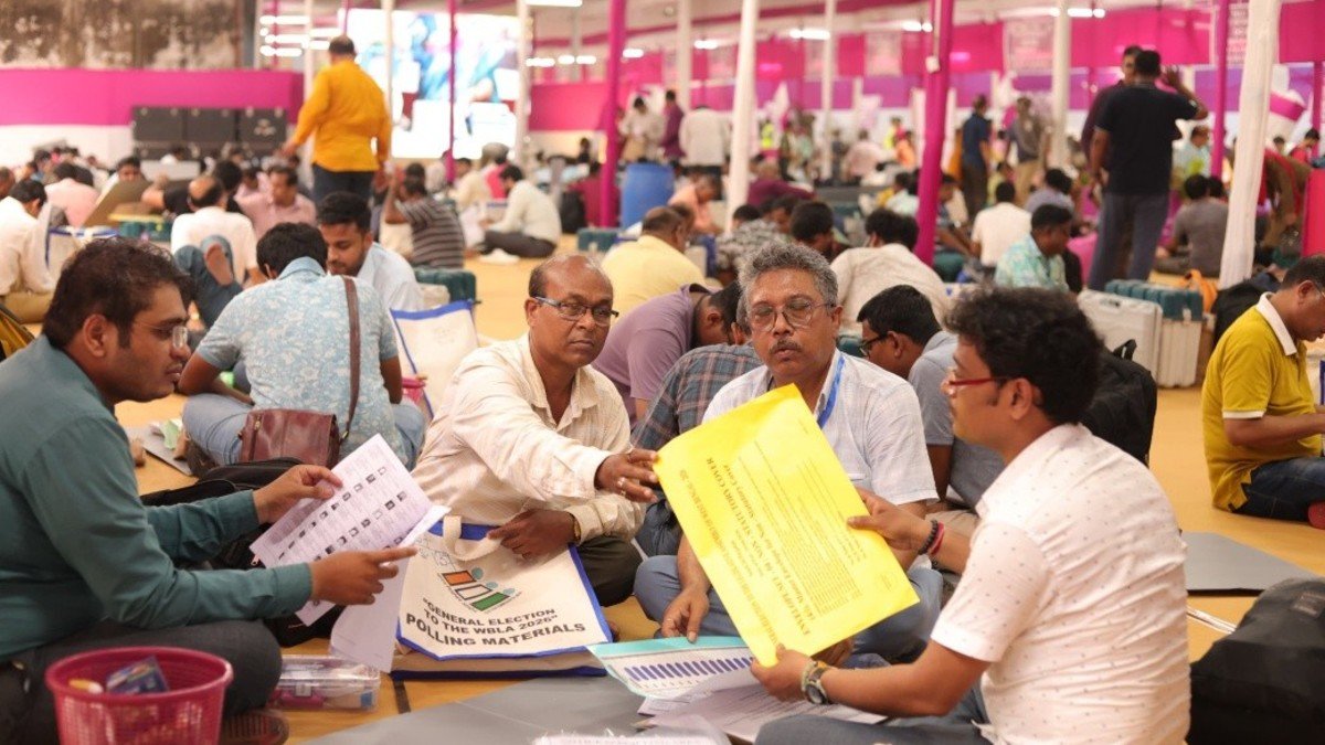 Delhi Begins SIR Groundwork, Govt Staff Told to Verify Names in 2002 Voter List