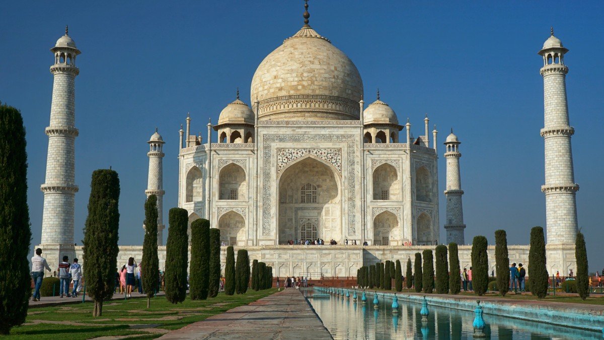 Agra: Hindu Mahasabha Stages Protest Over Eid Prayers at Taj Mahal, Several Leaders Detained