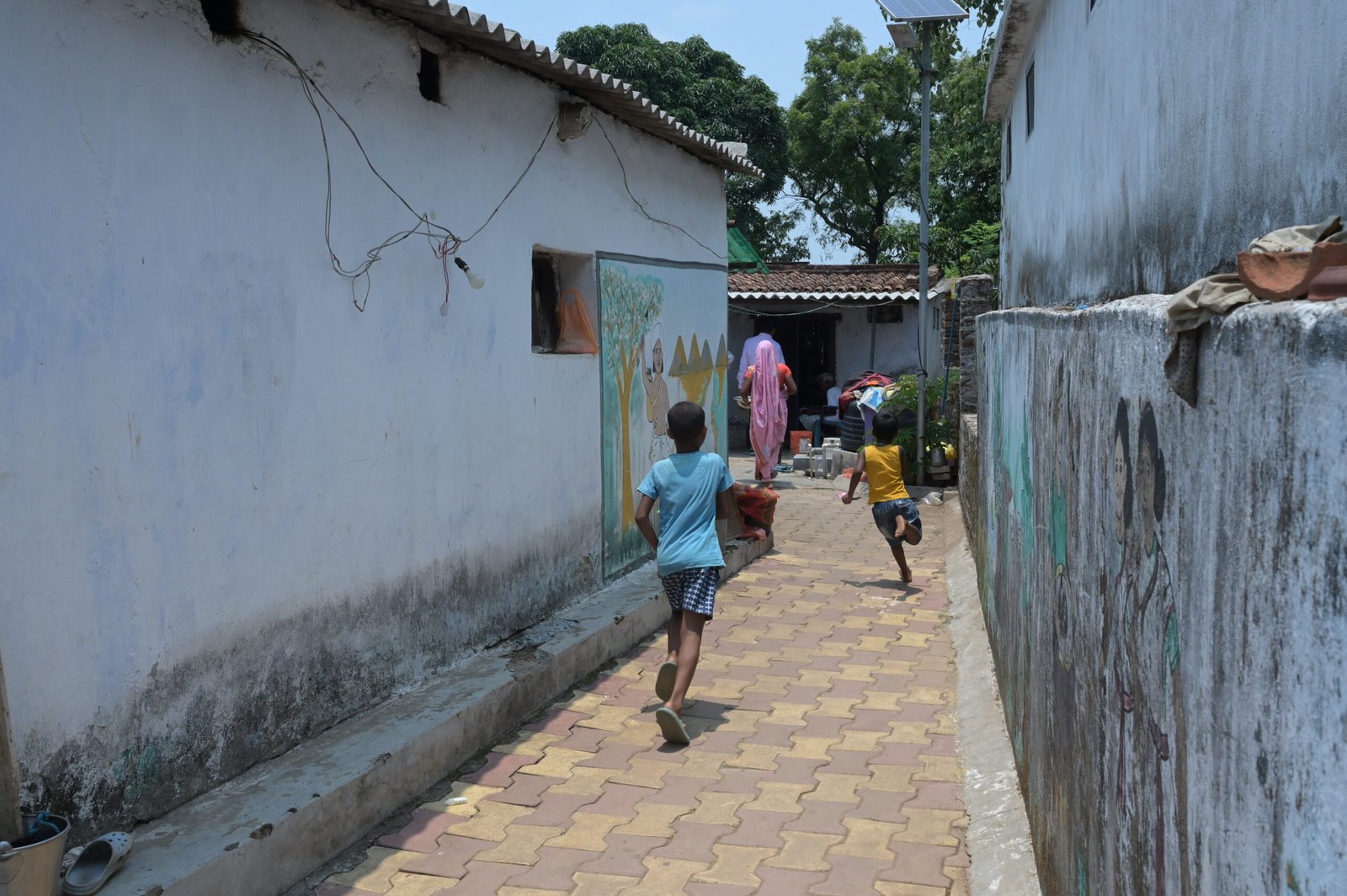 The grandsons of Sukhram Munda playing in the courtyard of their family
home.