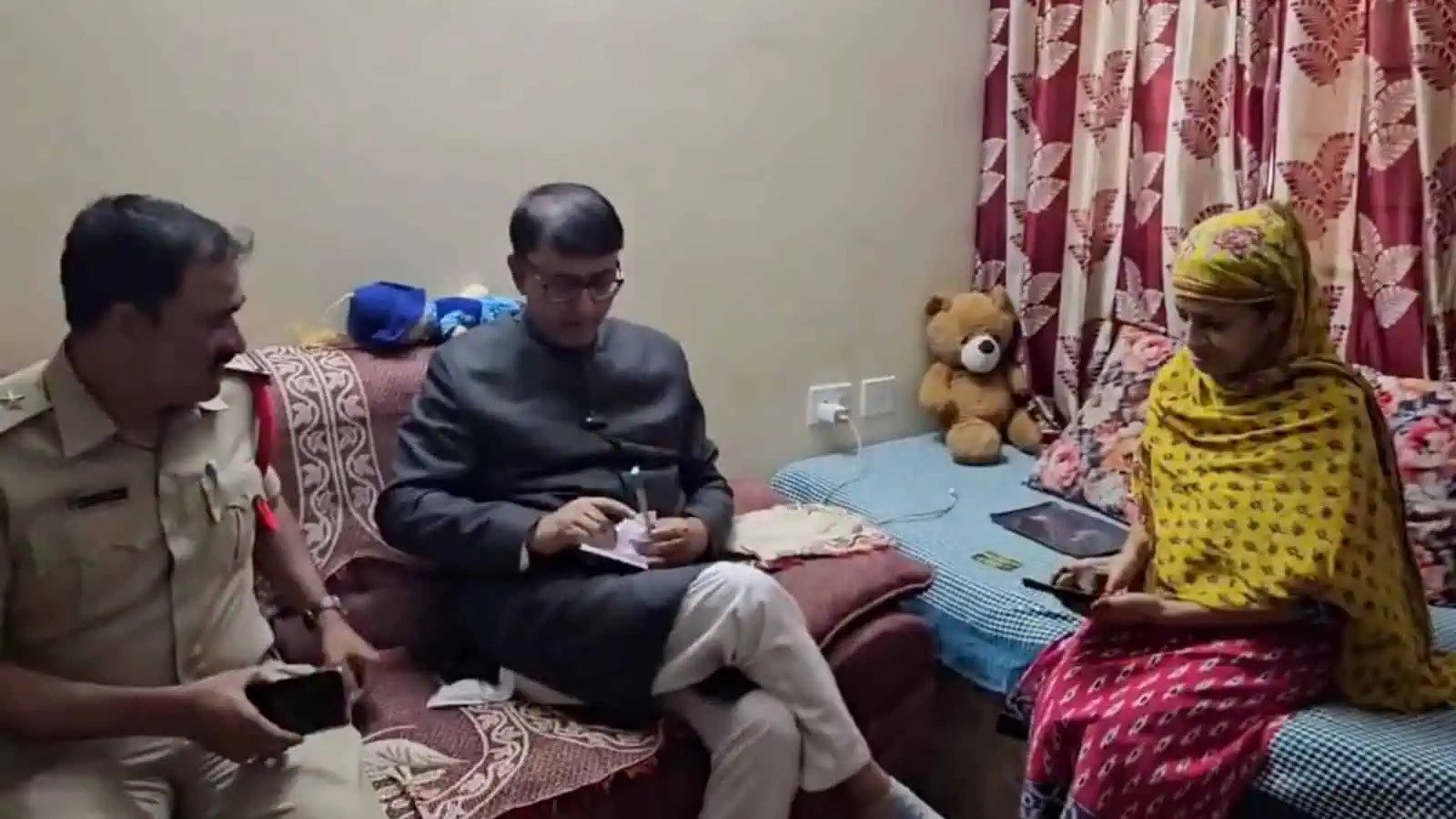‘My Grandfather Served in the Army’: Muslim Boy Branded ‘Pakistani’ in Hyderabad Apartment Row Over Pet Cat