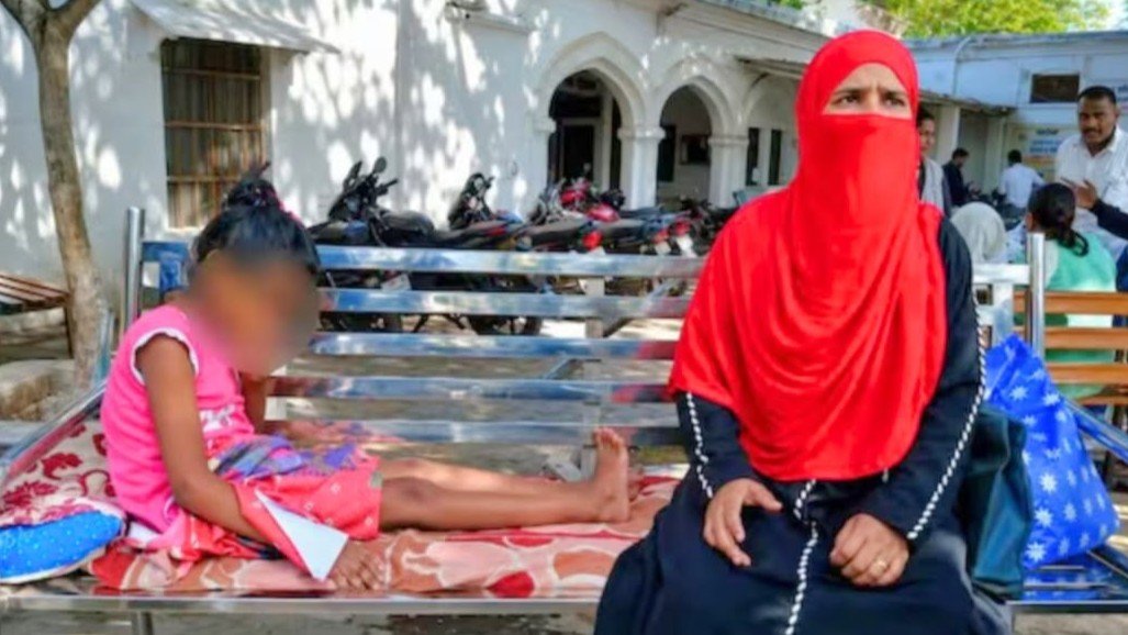 Muzaffarnagar: Widow Reshma Alleges Doctor Bent and Broke Daughter’s Operated Leg After She Failed to Pay Bribe